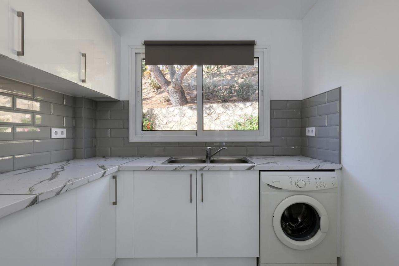 Quaint 2 Bedroom Townhouse With Pool Close To Sea! Chalet Benalmádena