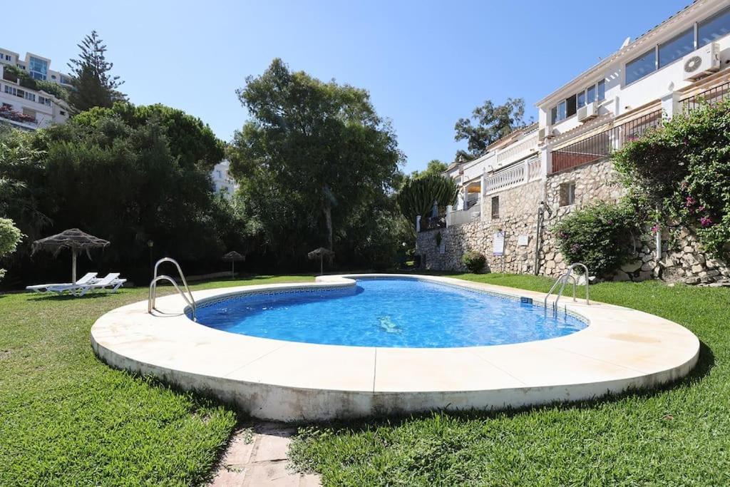 Quaint 2 Bedroom Townhouse With Pool Close To Sea! Chalet Benalmádena