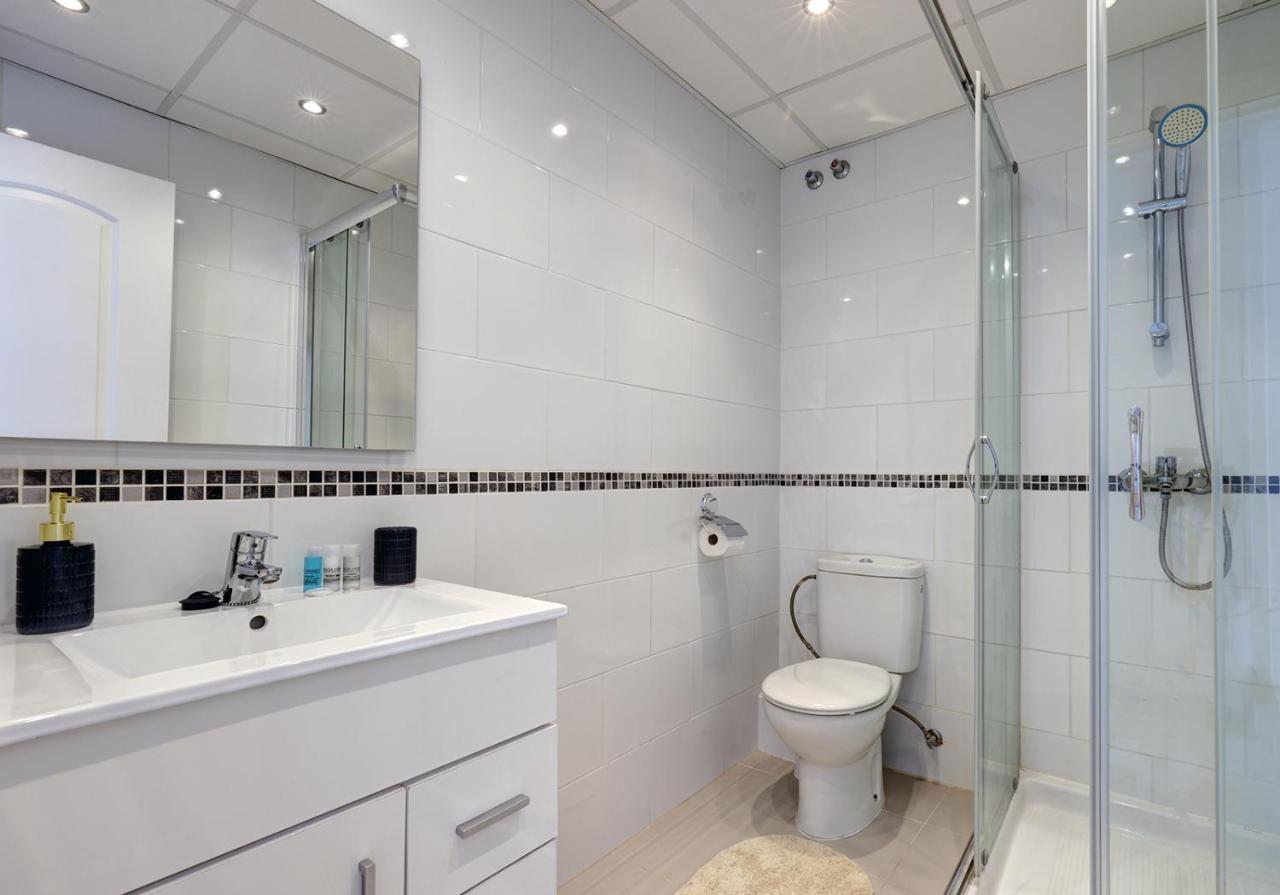 Quaint 2 Bedroom Townhouse With Pool Close To Sea! * Benalmádena