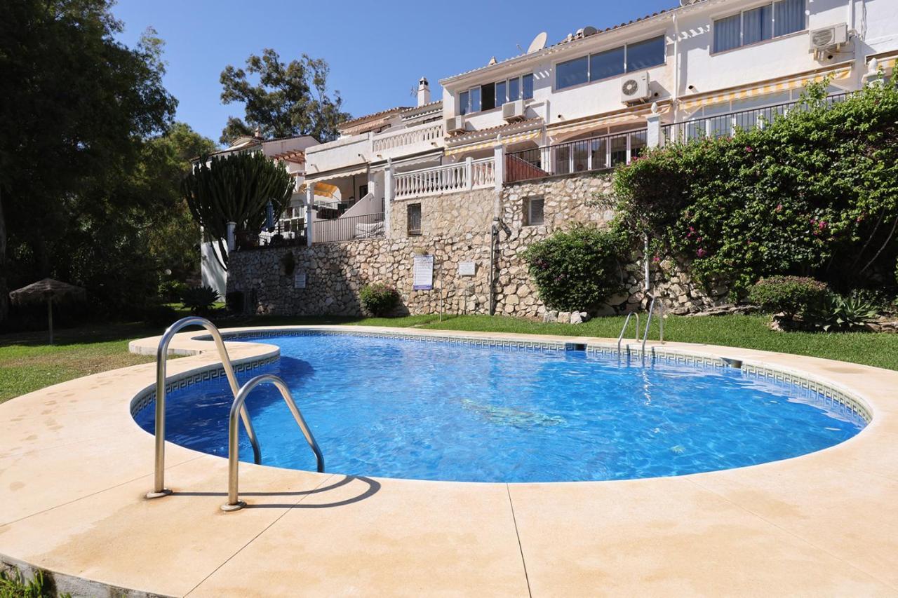 Quaint 2 Bedroom Townhouse With Pool Close To Sea! Chalet Benalmádena