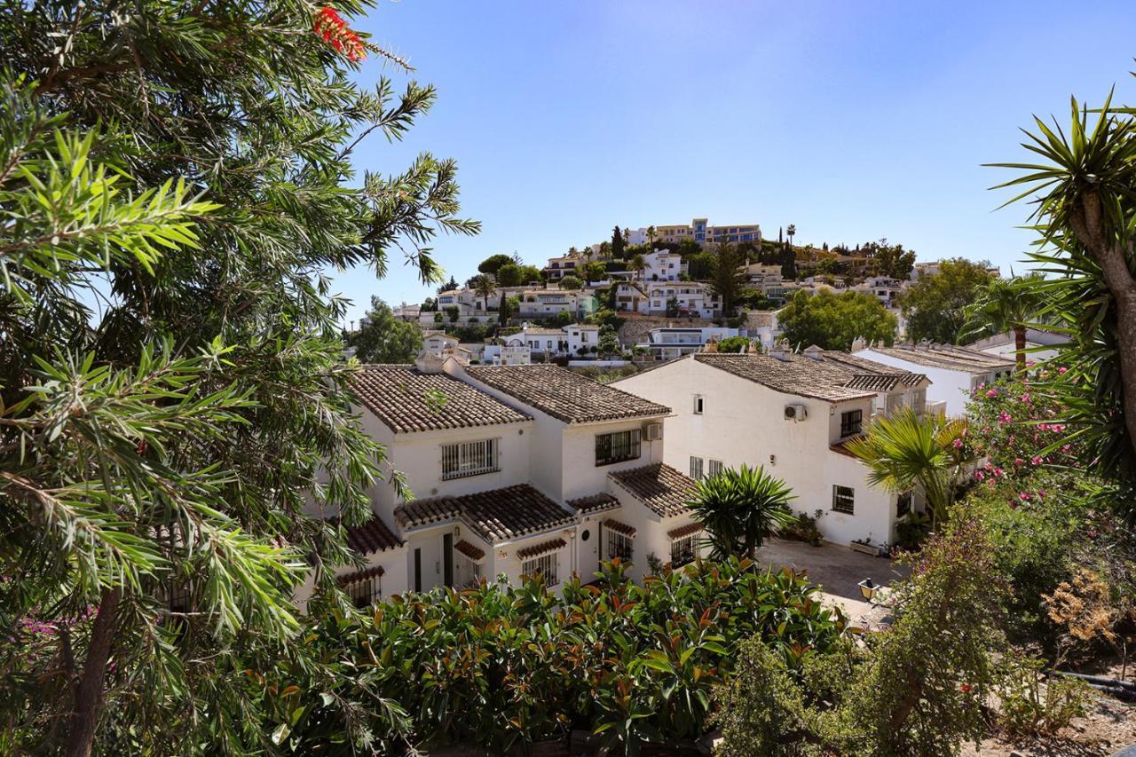 Chalet Quaint 2 Bedroom Townhouse With Pool Close To Sea! Benalmádena