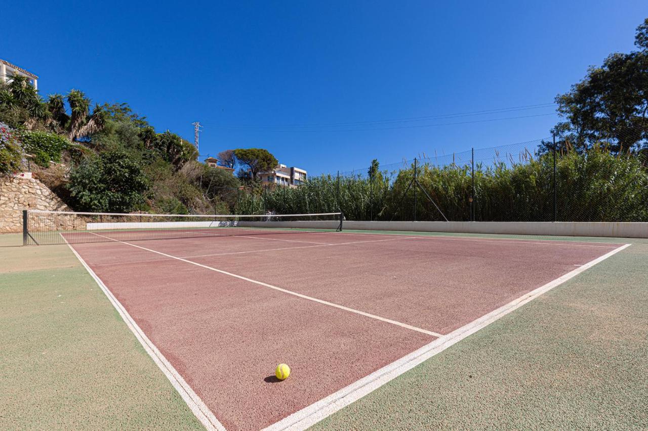 Chalet Quaint 2 Bedroom Townhouse With Pool Close To Sea! Benalmádena