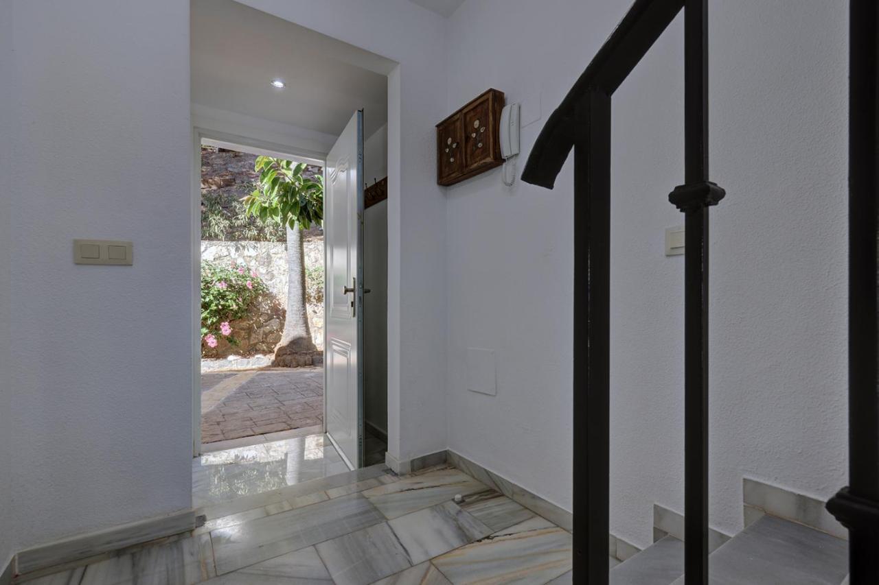Quaint 2 Bedroom Townhouse With Pool Close To Sea! Benalmádena