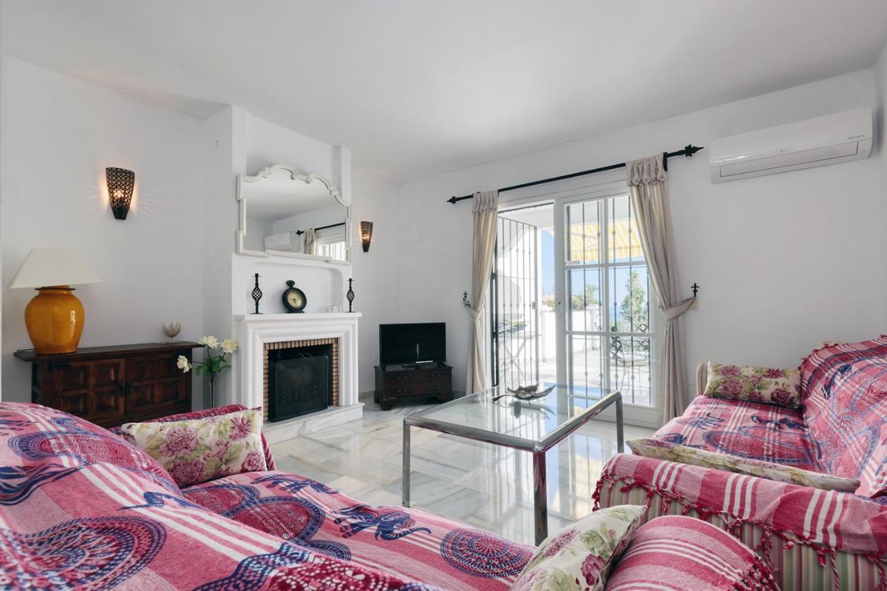Quaint 2 Bedroom Townhouse With Pool Close To Sea! Benalmádena