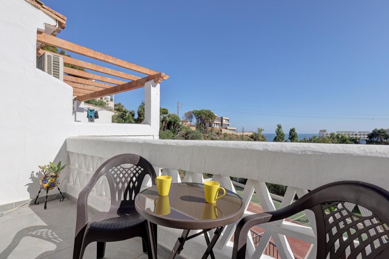 Quaint 2 Bedroom Townhouse With Pool Close To Sea! Chalet *